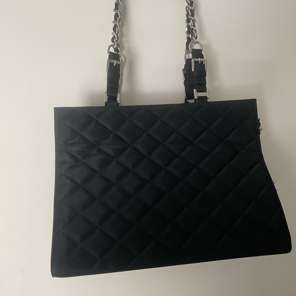 Charming pet tote from My Flat in London! Quilted body. Zipper top. Pink lining. - Picture 3 of 9